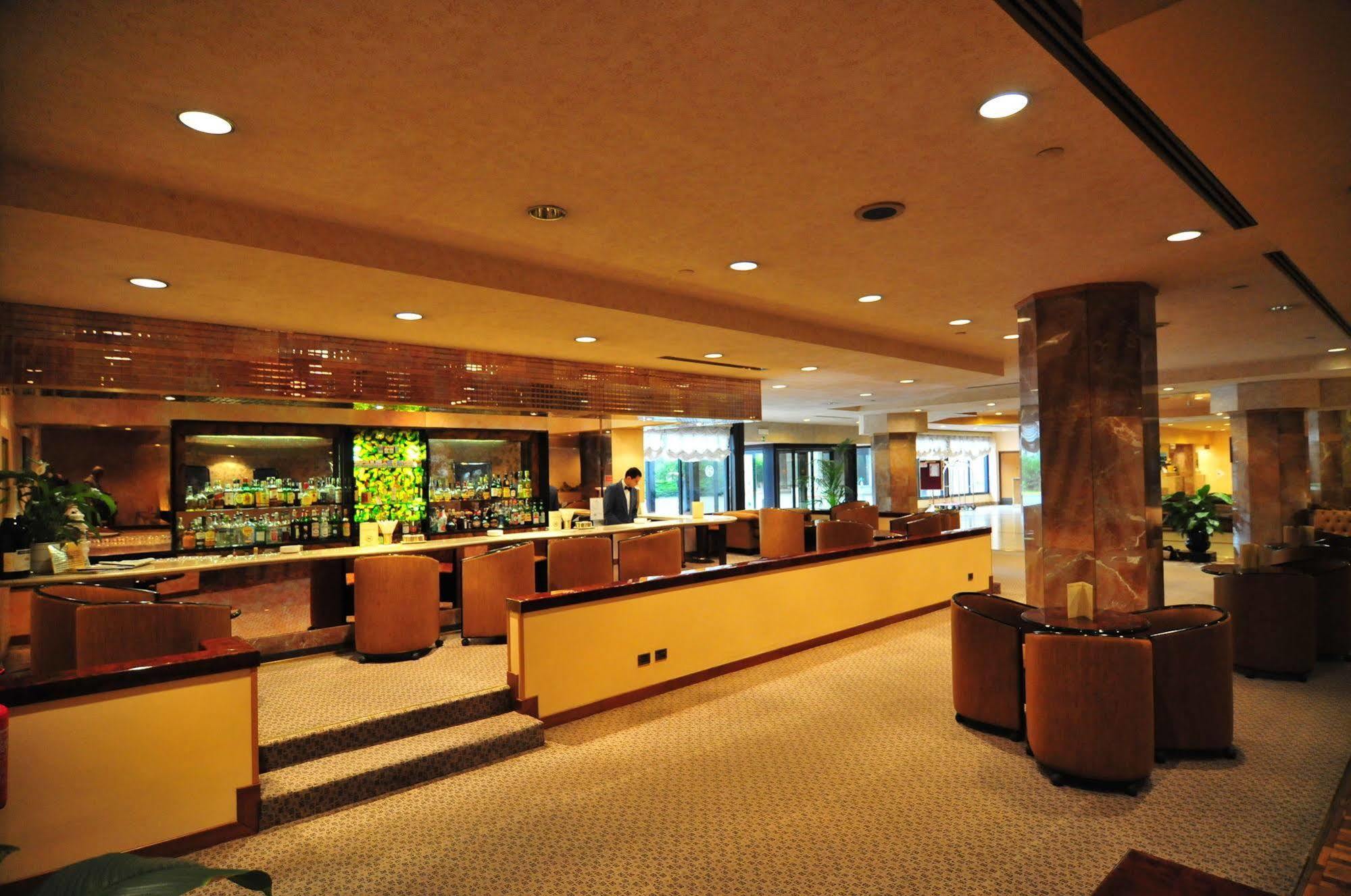 Conference Florentia Hotel Флоренция Екстериор снимка
